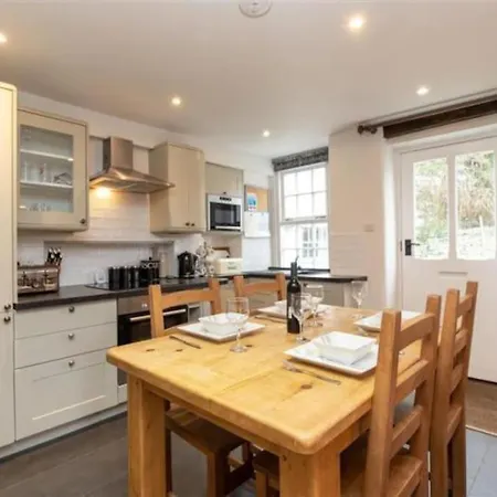 Дом отдыха Victory - Victory Cottage, Cosy Village Retreat