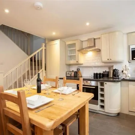 Victory - Victory Cottage, Cosy Village Retreat