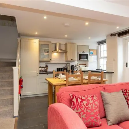 Holiday home Victory - Victory Cottage, Cosy Village Retreat